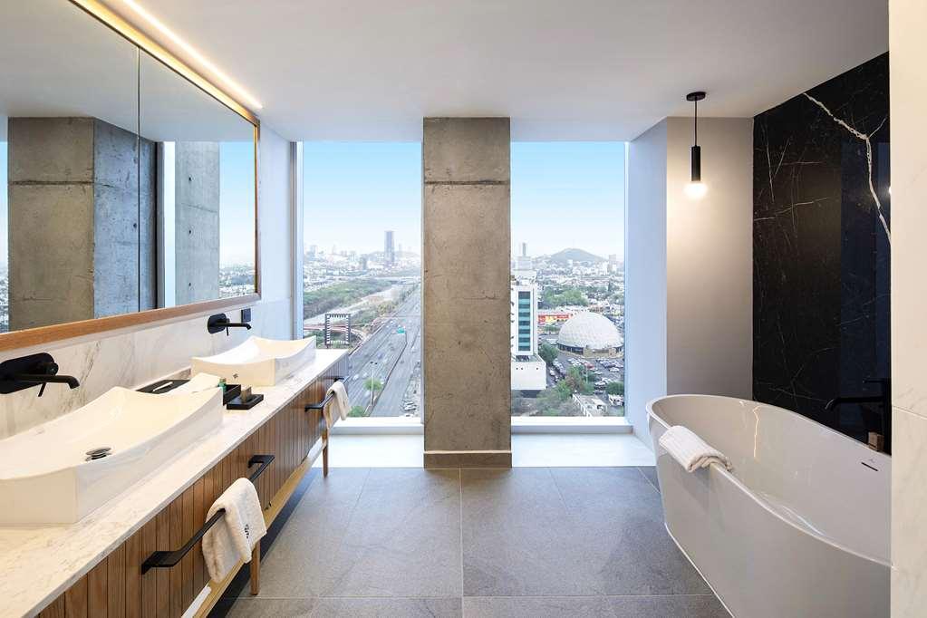 Galeria Plaza Monterrey Hotel Exterior foto Bathroom
