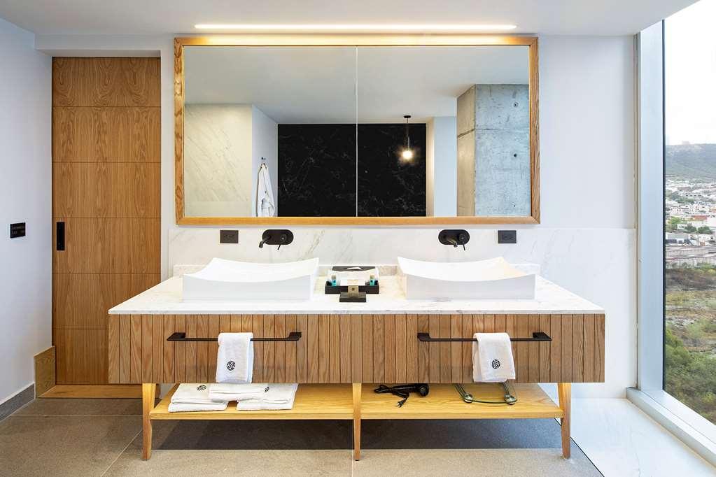 Galeria Plaza Monterrey Hotel Exterior foto Bathroom
