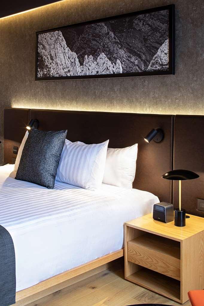 Galeria Plaza Monterrey Hotel Quarto foto A bed at the hotel