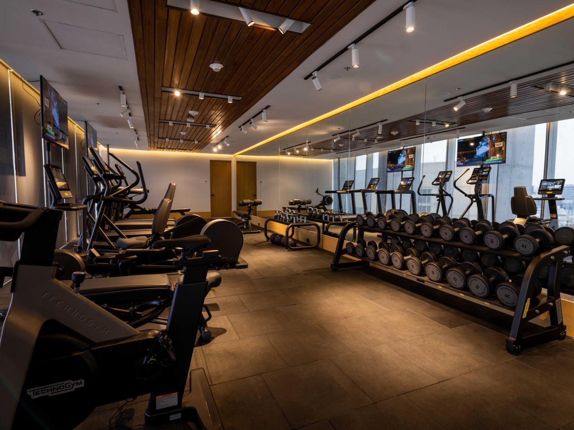 Galeria Plaza Monterrey Hotel Exterior foto The gym at the 1018